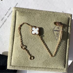 Van cleef & Arpels 18k Gold Sweet
Alhambra Bracelet